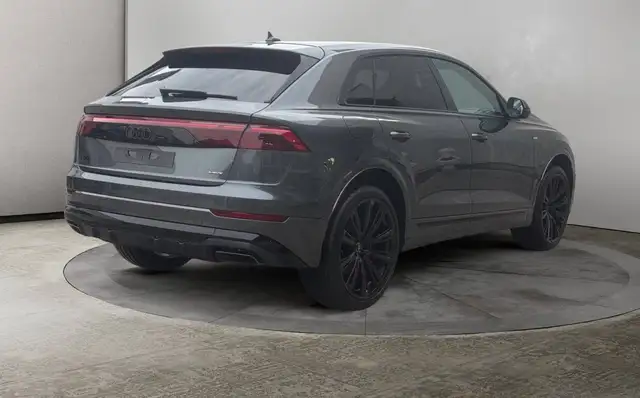 Audi Q8 view 14