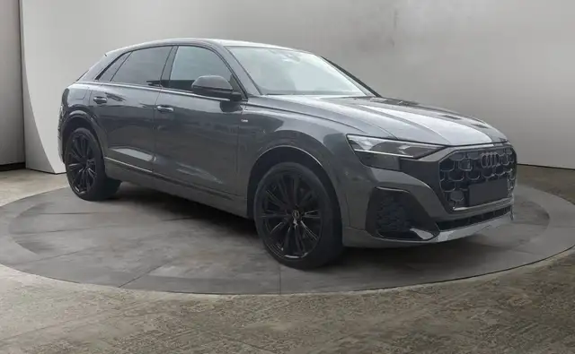 Audi Q8 view 4