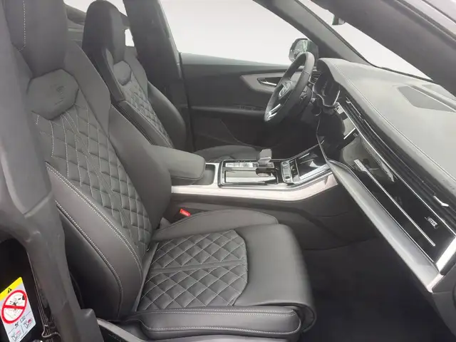 Audi Q8 view 13
