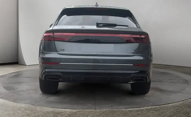 Audi Q8 view 15