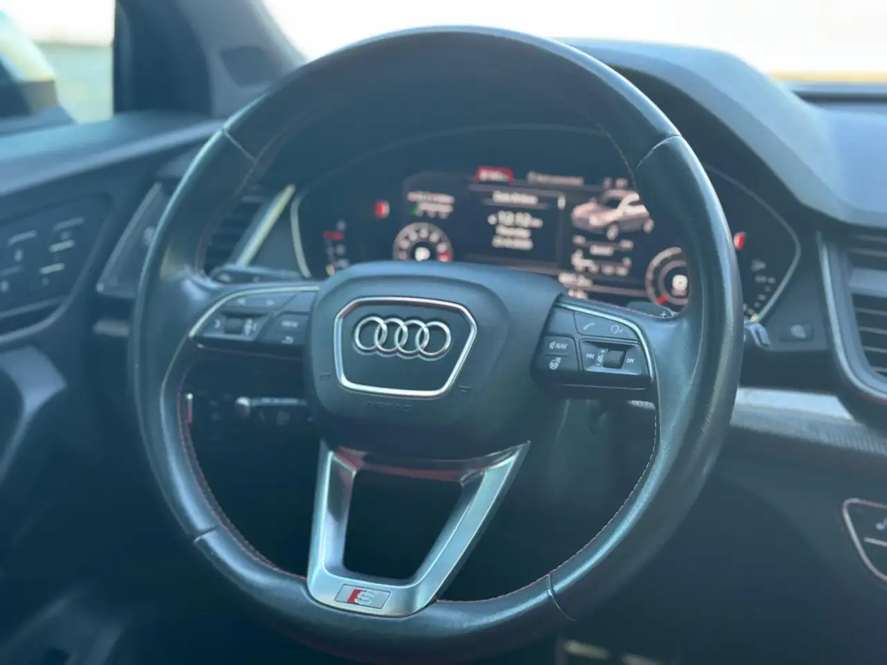Audi SQ5 снимка Audi SQ5