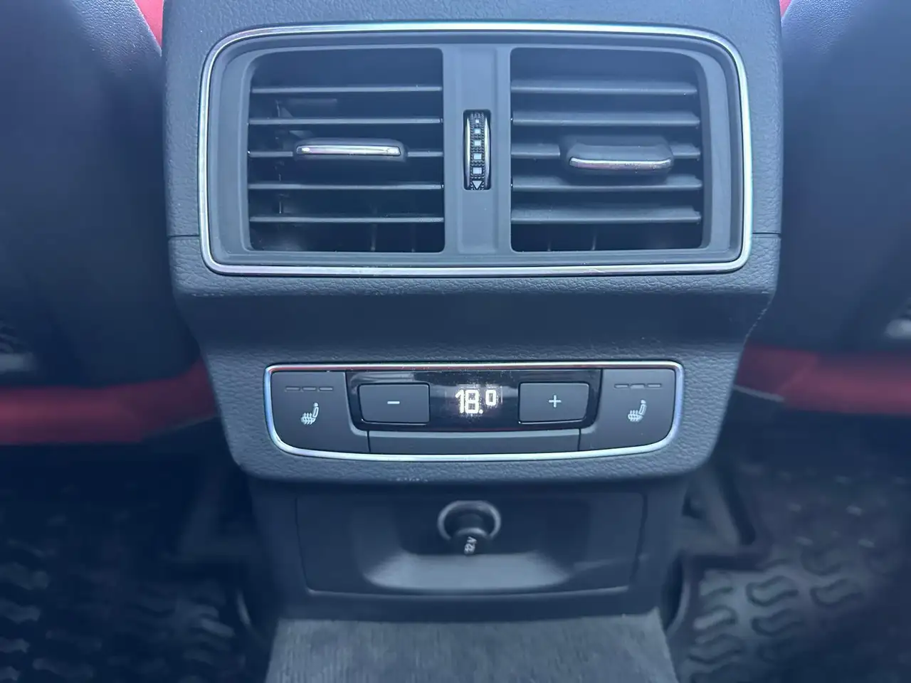 Audi SQ5 снимка Audi SQ5