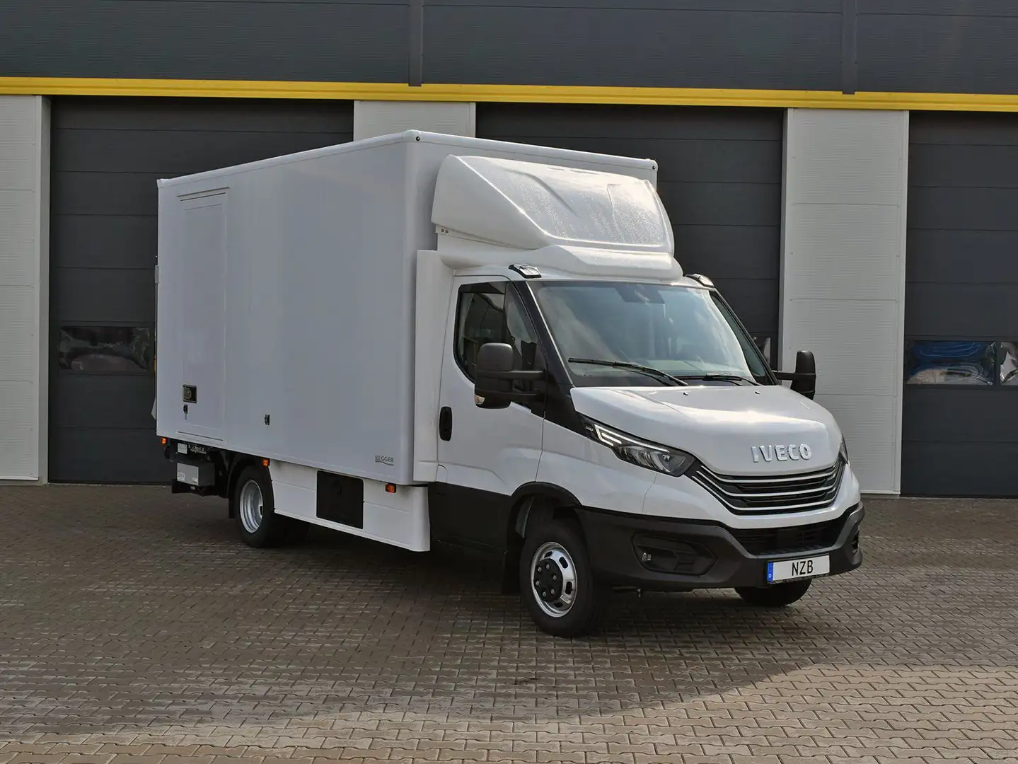 Iveco Daily 35C21 HI-MATIC * AHK/LBW/LED/Navi/LED Weiß - 1
