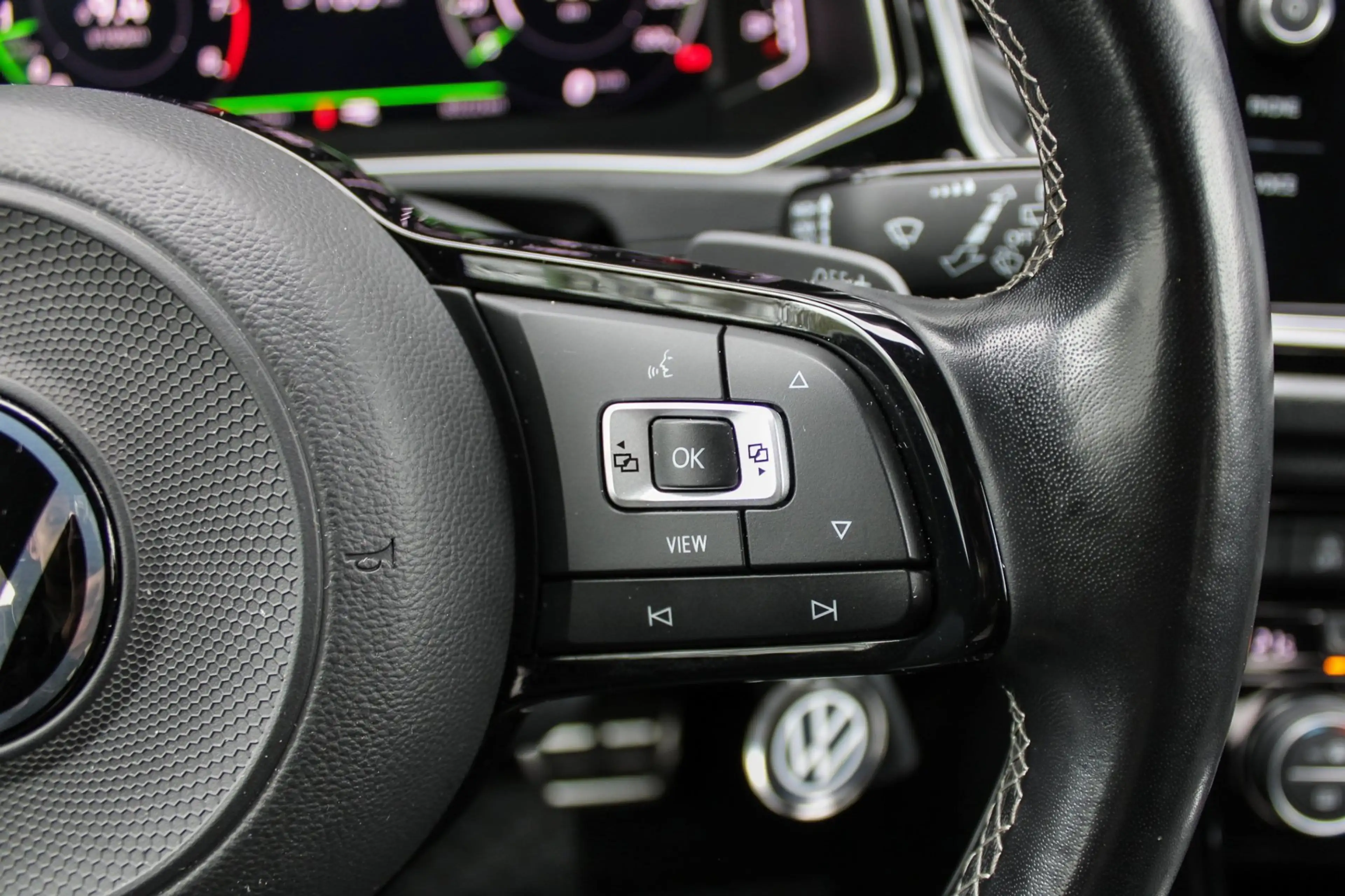 Volkswagen T-Roc 2.0 TSI 4Motion R PANO NAVI CAMERA LEER — photo 22