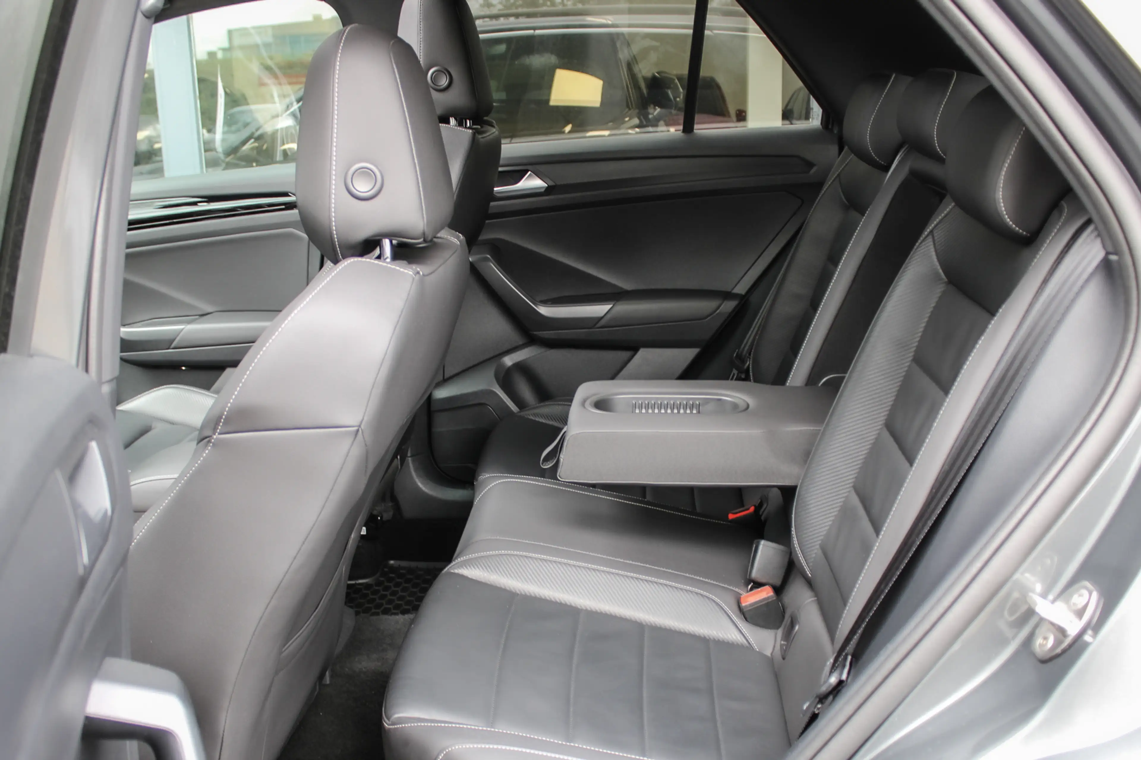 Volkswagen T-Roc 2.0 TSI 4Motion R PANO NAVI CAMERA LEER — photo 26