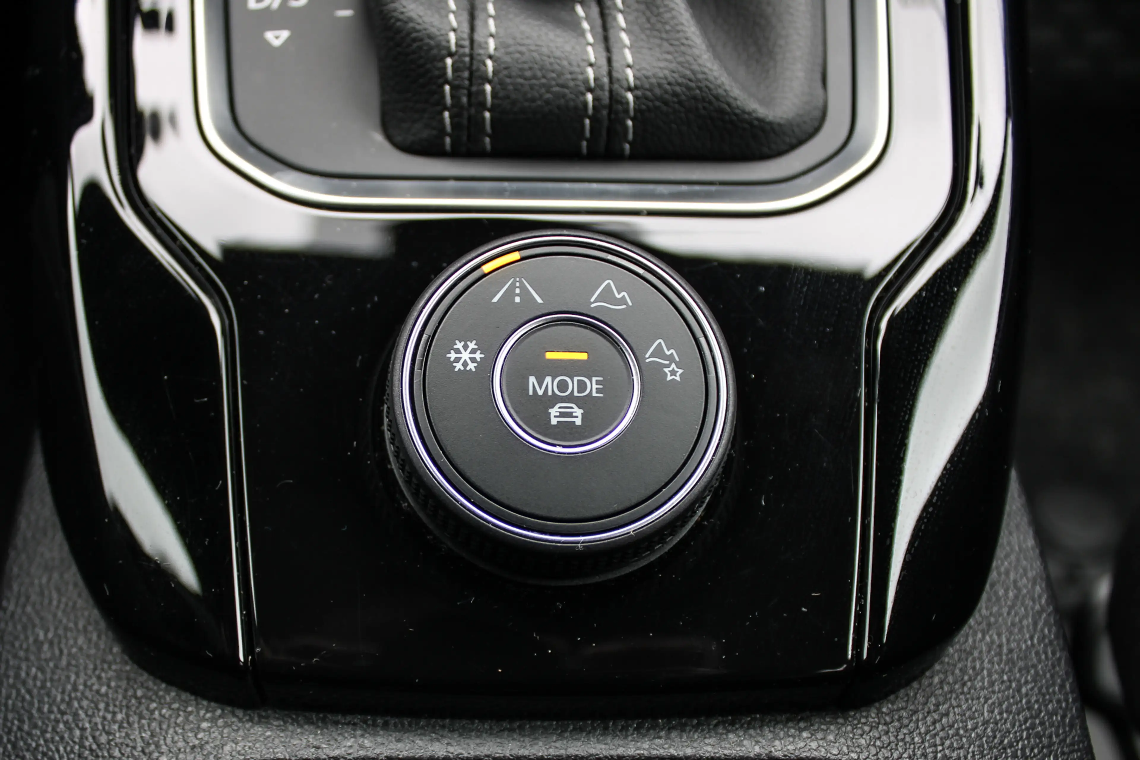 Volkswagen T-Roc 2.0 TSI 4Motion R PANO NAVI CAMERA LEER — photo 17