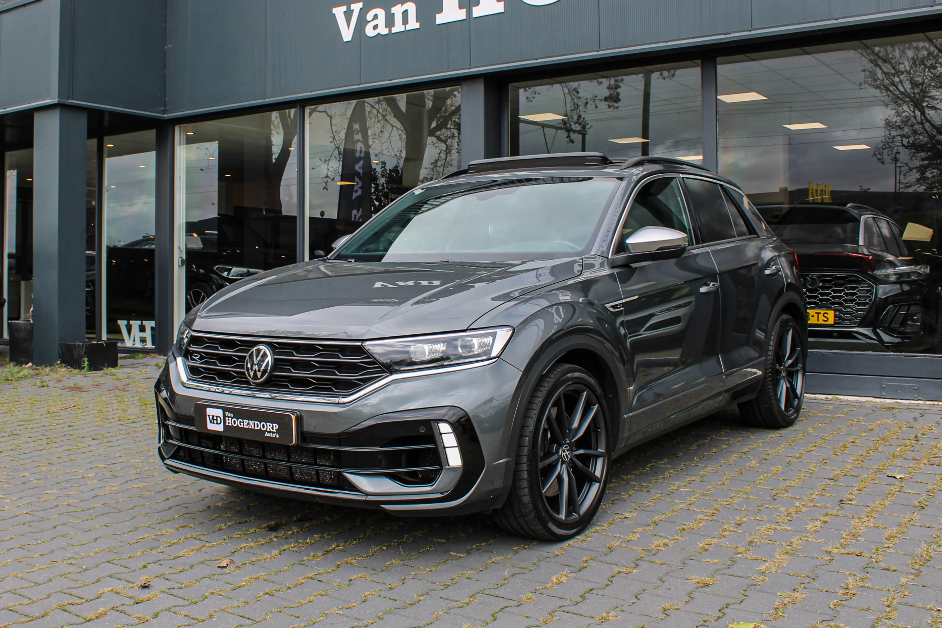 Volkswagen T-Roc 2.0 TSI 4Motion R PANO NAVI CAMERA LEER