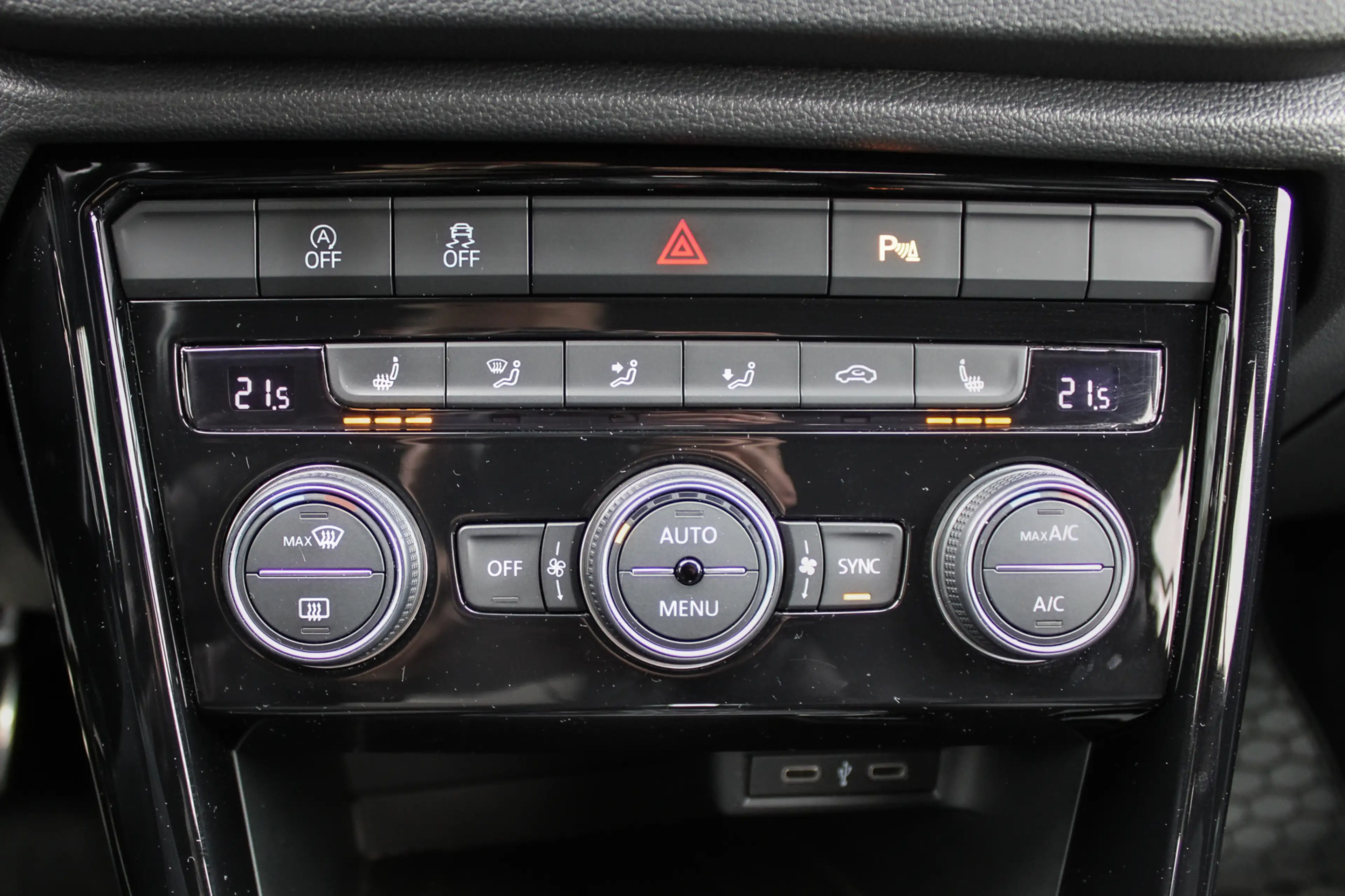 Volkswagen T-Roc 2.0 TSI 4Motion R PANO NAVI CAMERA LEER — photo 15
