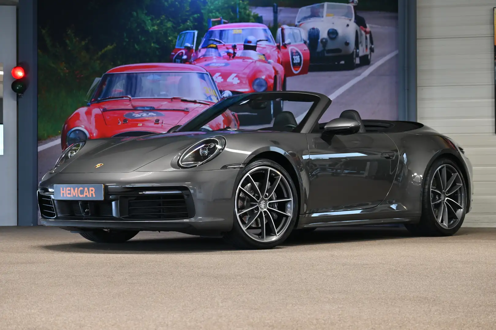 Porsche 992 Cabrio 3.0 Carrera 4 Grau - 1