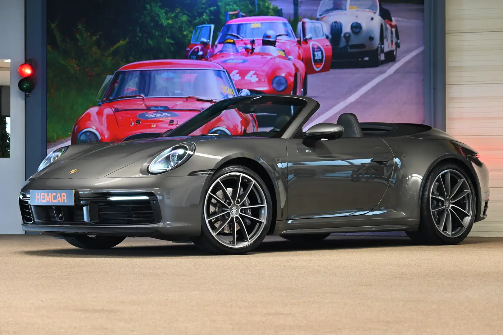 Porsche 992 Cabrio 3.0 Carrera 4 Grau - 2