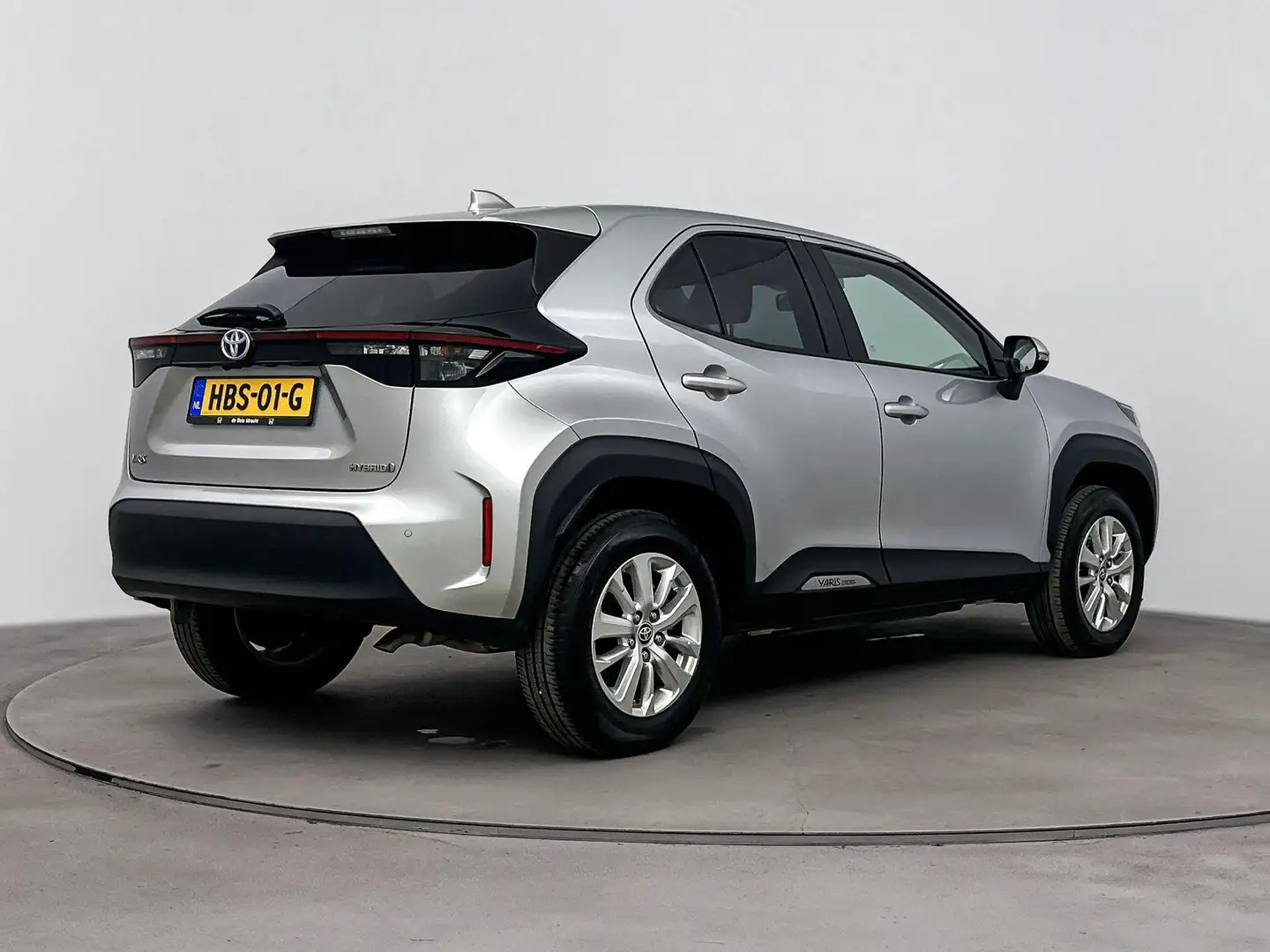 Toyota Yaris Cross 1.5 Hybrid Active | Adap cruise | Camera | Navi | Grijs - 2