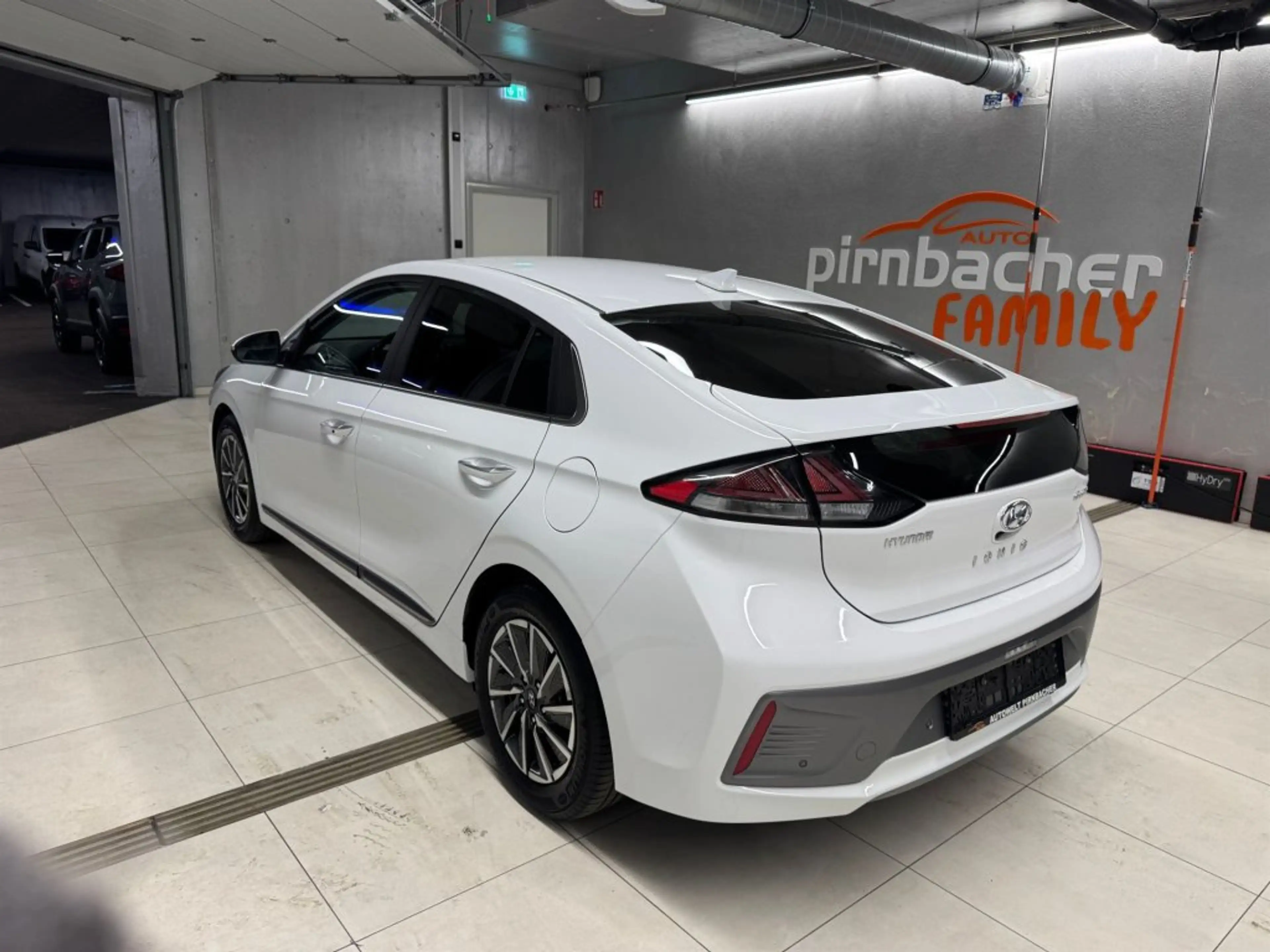 Hyundai IONIQ Elektro Level 4 i1e40-O7 — photo 3