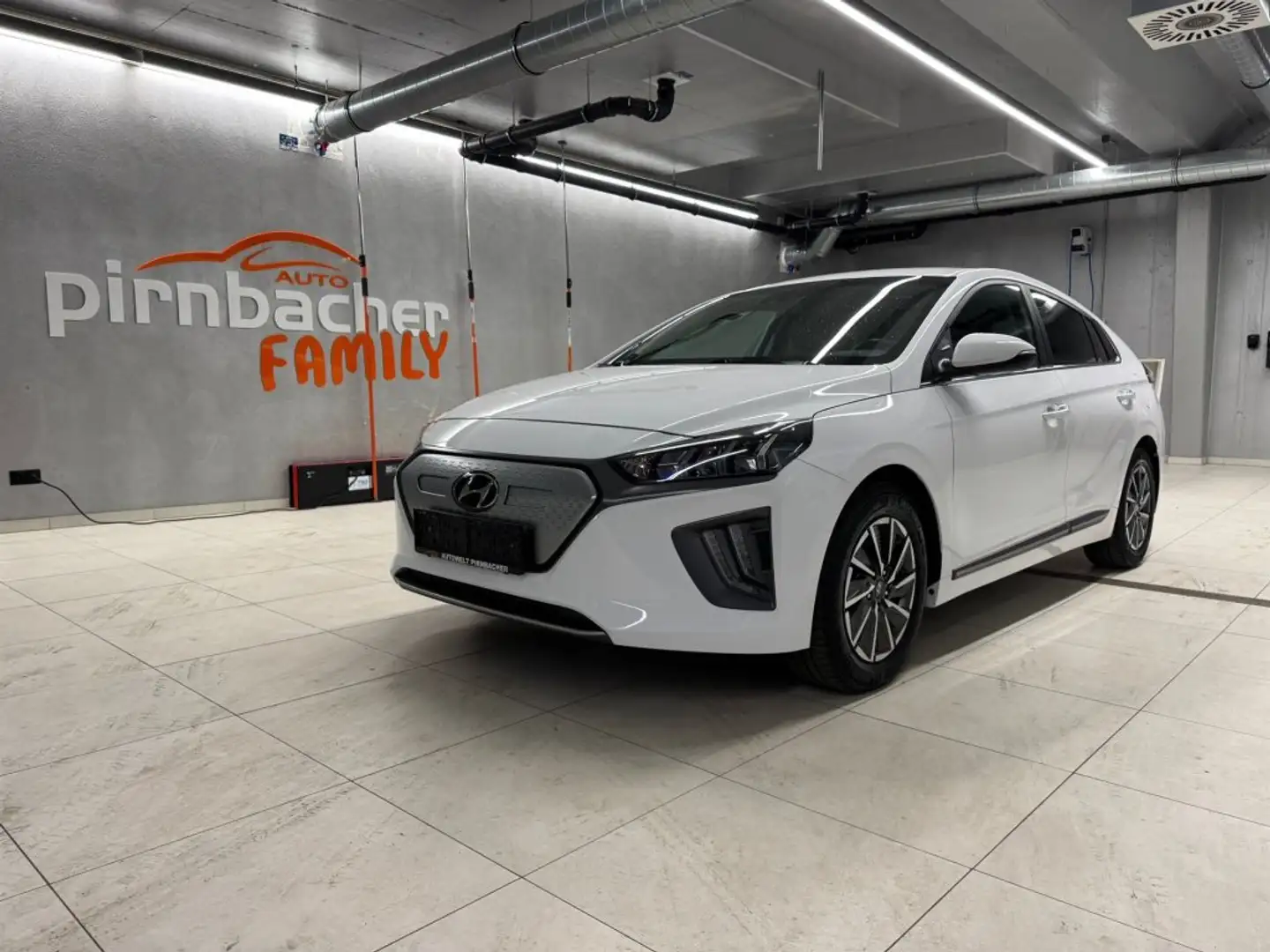 Hyundai IONIQ 39kwh Elektro Level 4 i1e40-O7 Weiß - 1