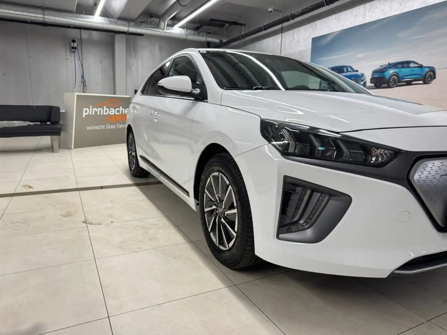 Hyundai IONIQ 39kwh Elektro Level 4 i1e40-O7 Weiß - 2