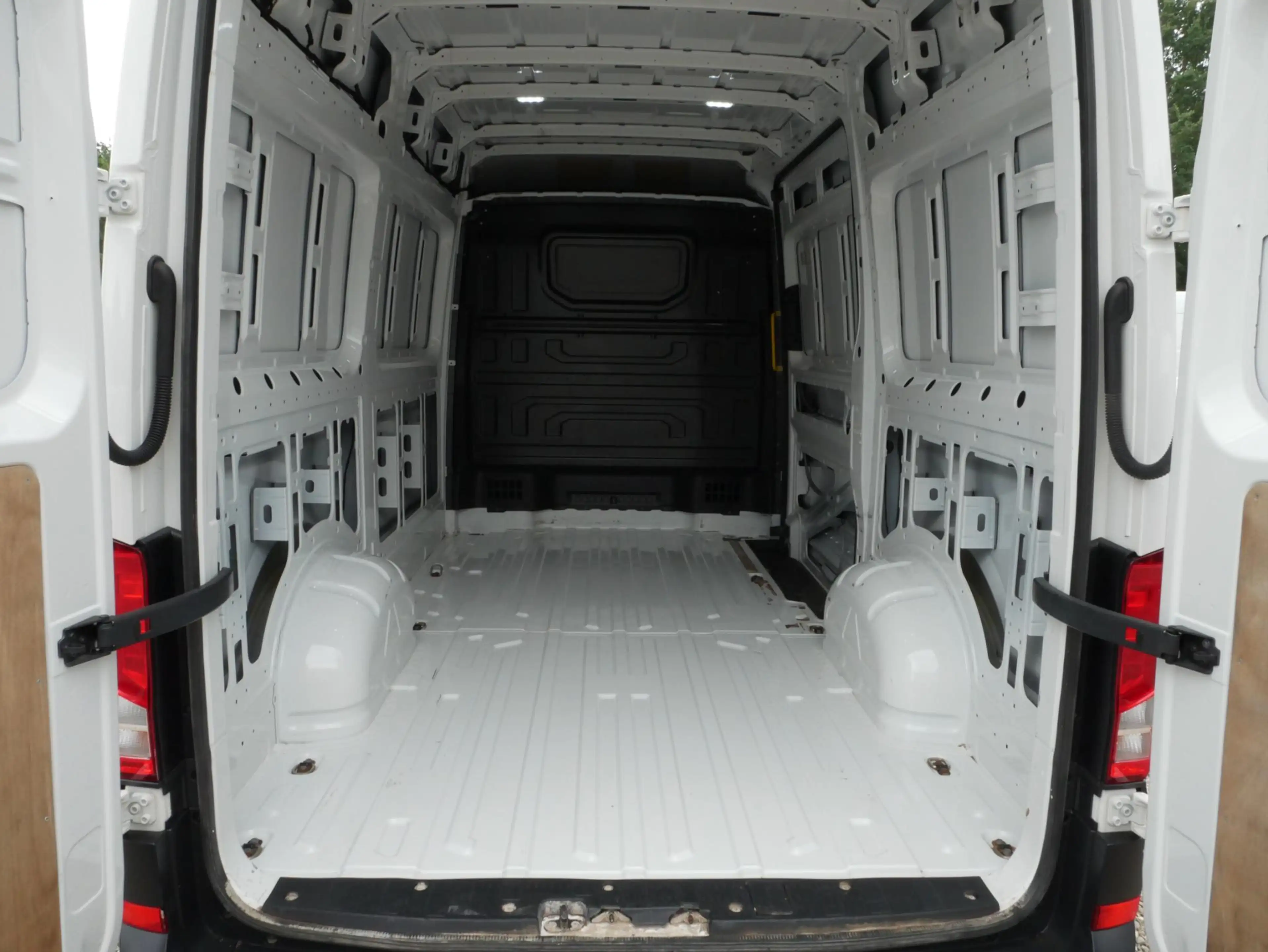 Volkswagen Crafter 2.0 TDI 140PK L3H3 Airco Camera Imperiaal Trekhaak — photo 11