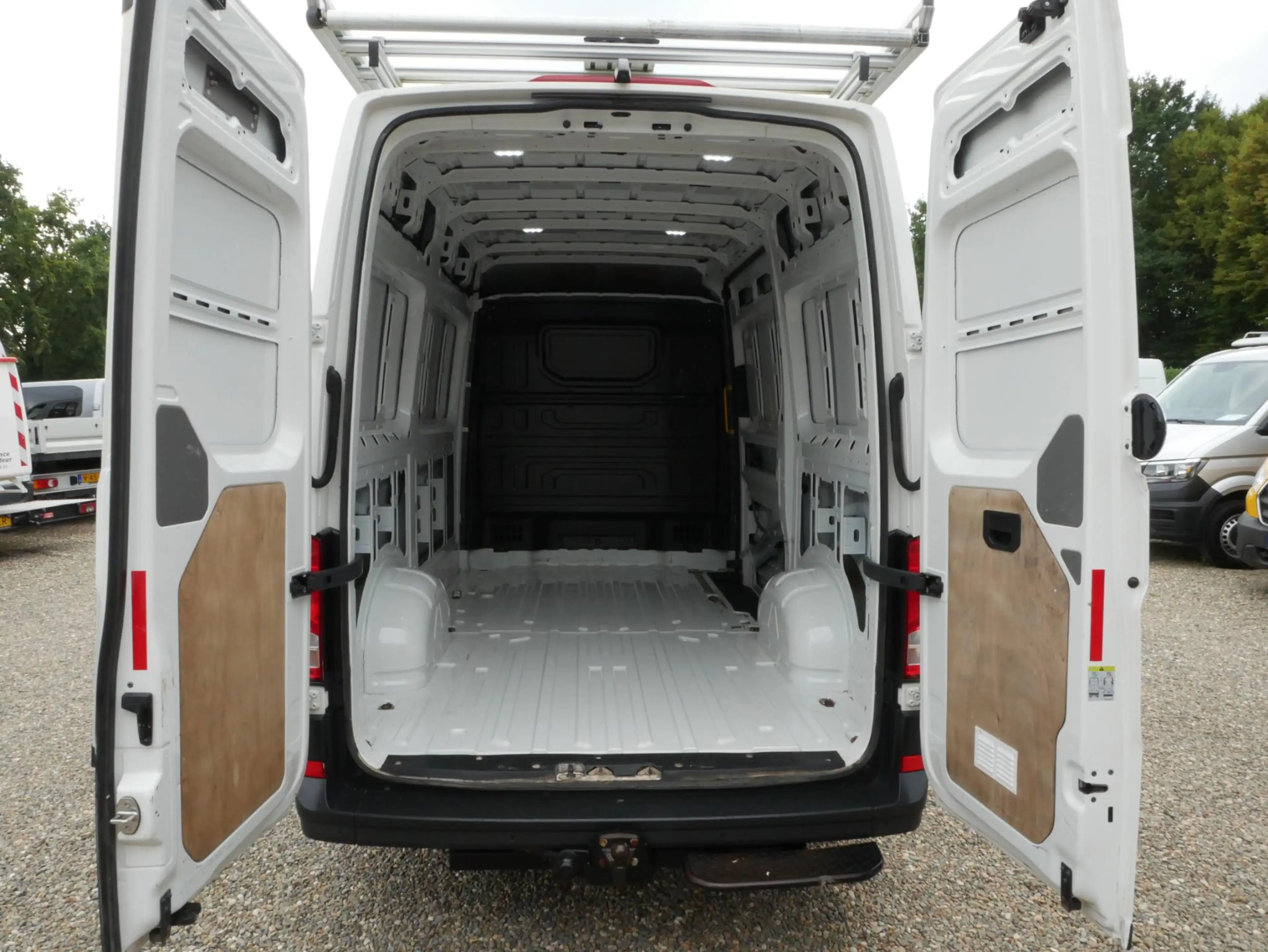 Volkswagen Crafter 2.0 TDI 140PK L3H3 Airco Camera Imperiaal Trekhaak — photo 10