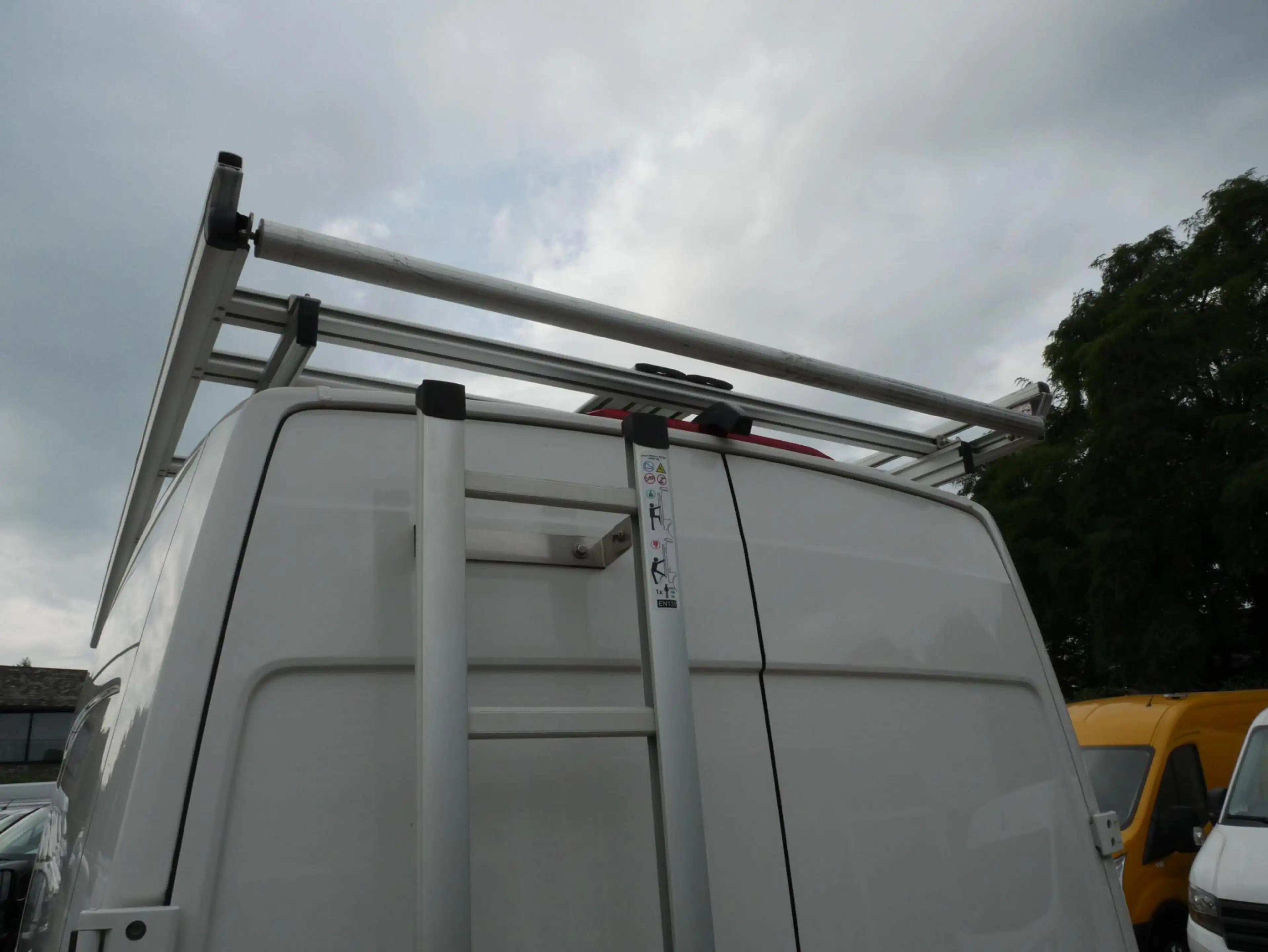 Volkswagen Crafter 2.0 TDI 140PK L3H3 Airco Camera Imperiaal Trekhaak — photo 22