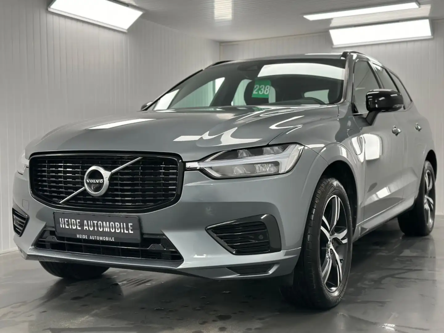 Volvo XC60 R Design T8  Recharge Plug-In Hybrid AWD Gris - 1