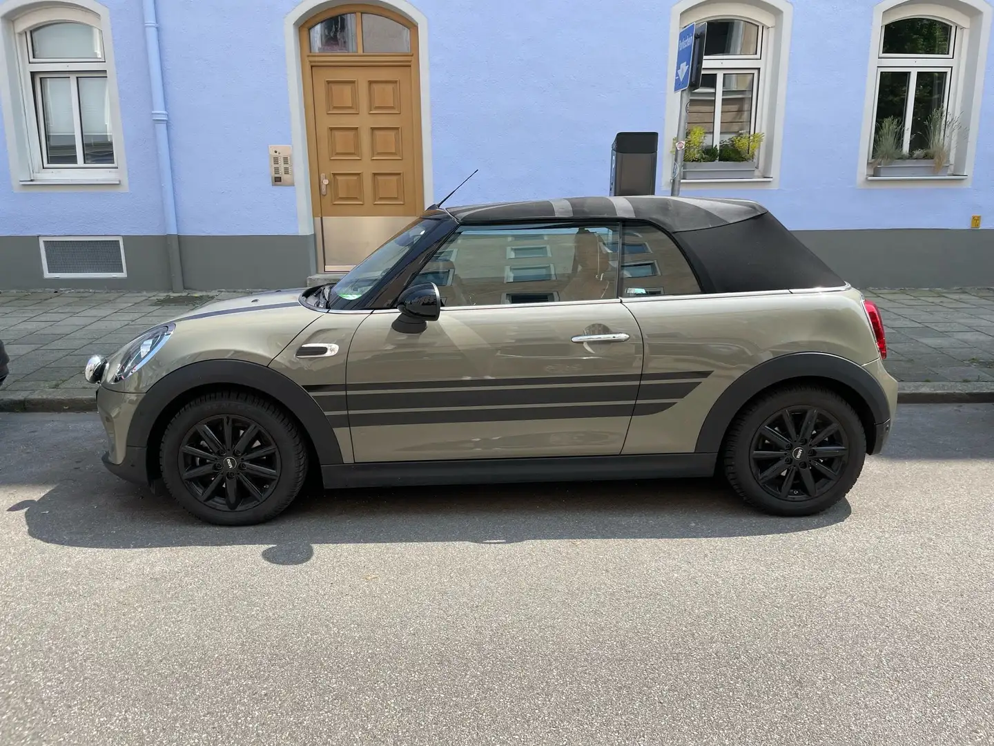 MINI Cooper Cabrio - 1