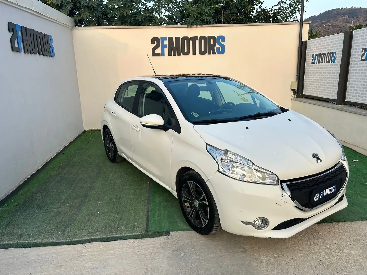 Peugeot 208 1.4 hdi 8v Allure Blanc - 1