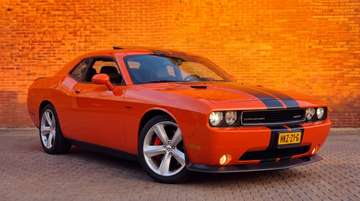 SRT8 6.1L 432PK V8 2010 HANDGESCHAKELD!