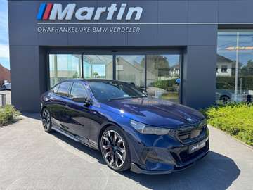 BMW I5 M60 MSPORT PRO/ M PERFORMANCE CARBON KIT/ PANO/ H&K/ MEMORY SEATS/ COMFORT ENTRY/ 360° CAMERA/ HEAD-UP DISPLAY