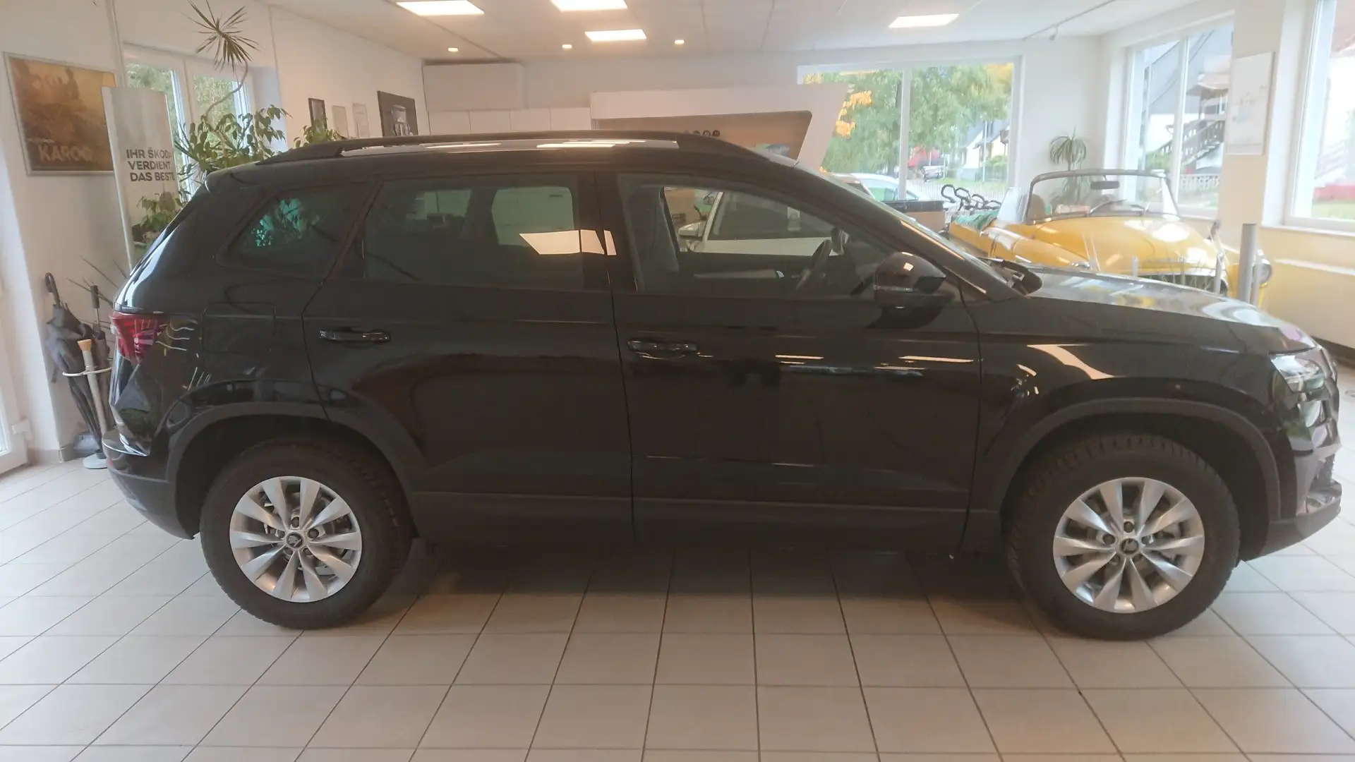 Skoda Karoq Selection 130Jahre DSG Schwarz - 2