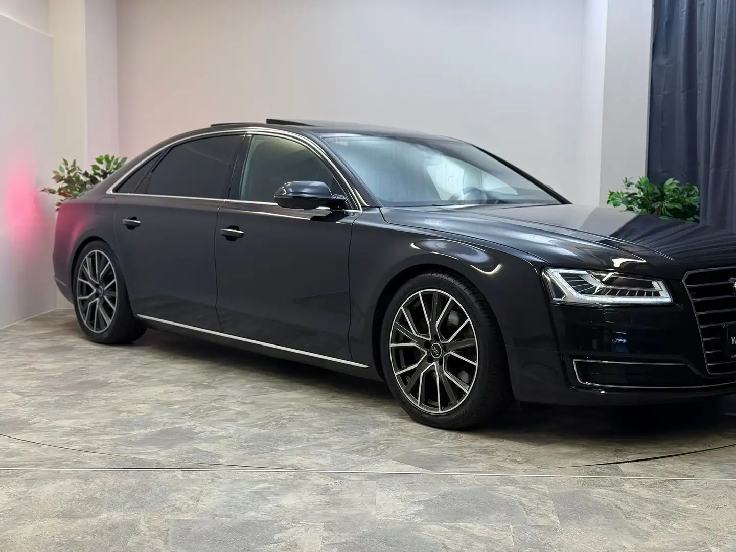 Audi A8 3,0 TDI II LANG II  PANO II QAUTTRO Grau - 2