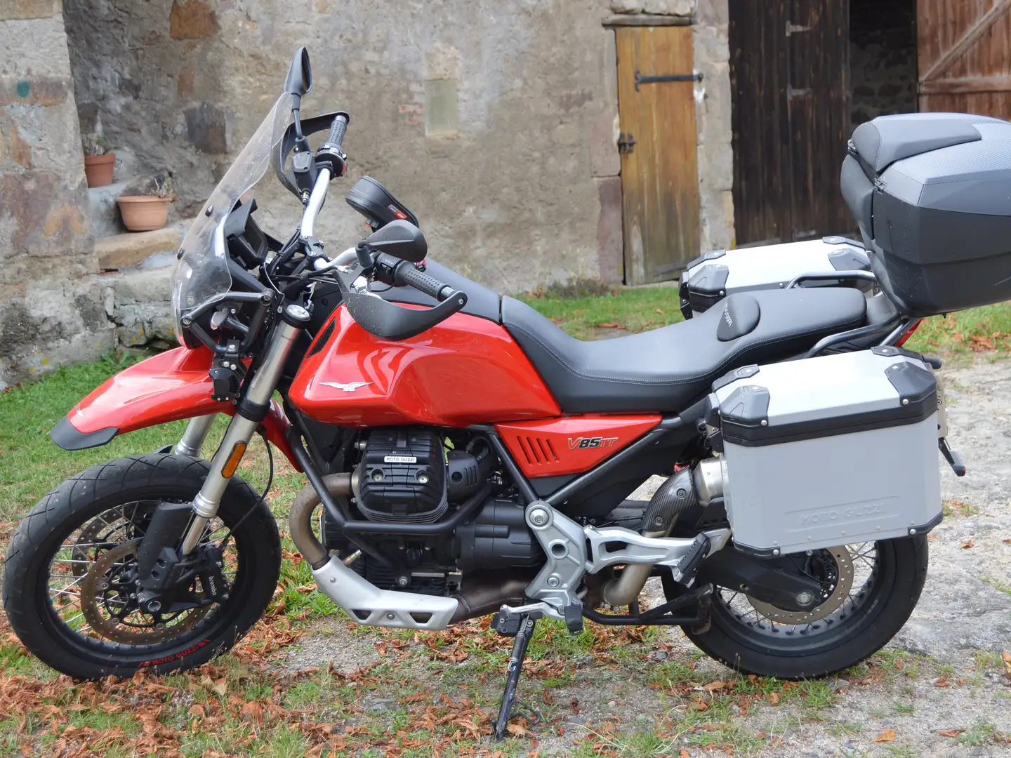 Moto Guzzi V 850 V 85TT Rood - 1
