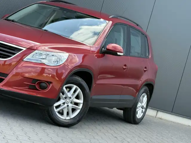 Volkswagen Tiguan view 6