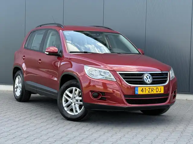 Volkswagen Tiguan view 2
