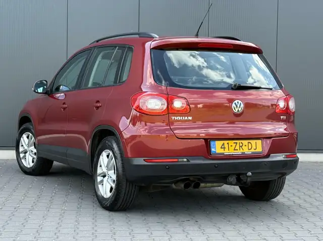 Volkswagen Tiguan view 3