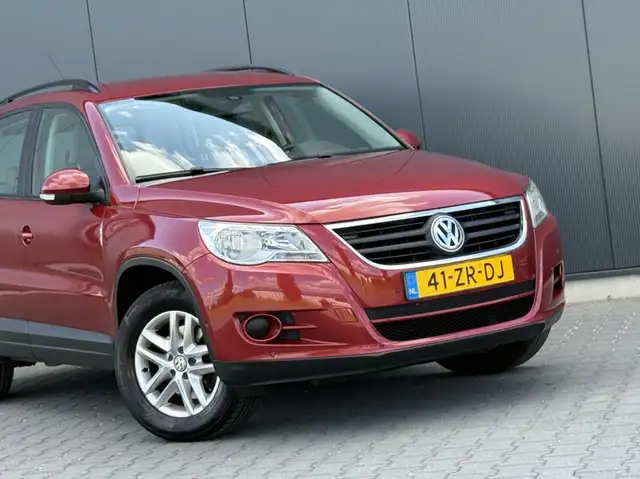 Volkswagen Tiguan view 12