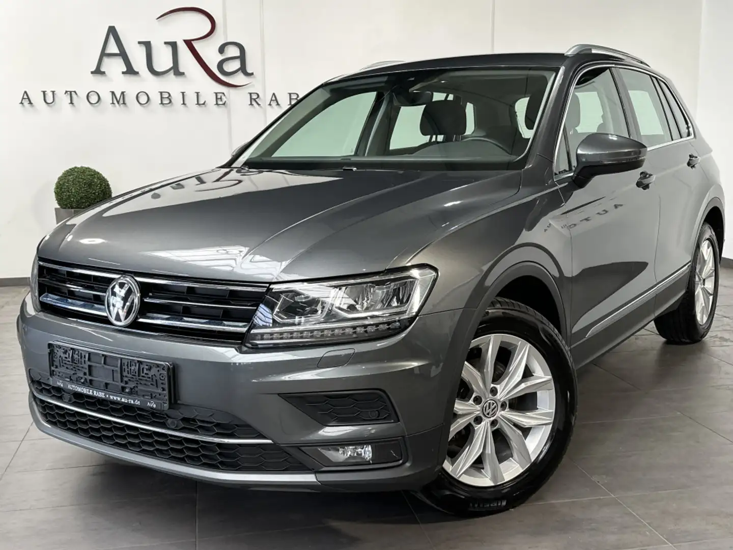 Volkswagen Tiguan 2.0 TDI DSG HL NAV+LED+ACC+CARPLAY+SHZ+PP Grey - 1
