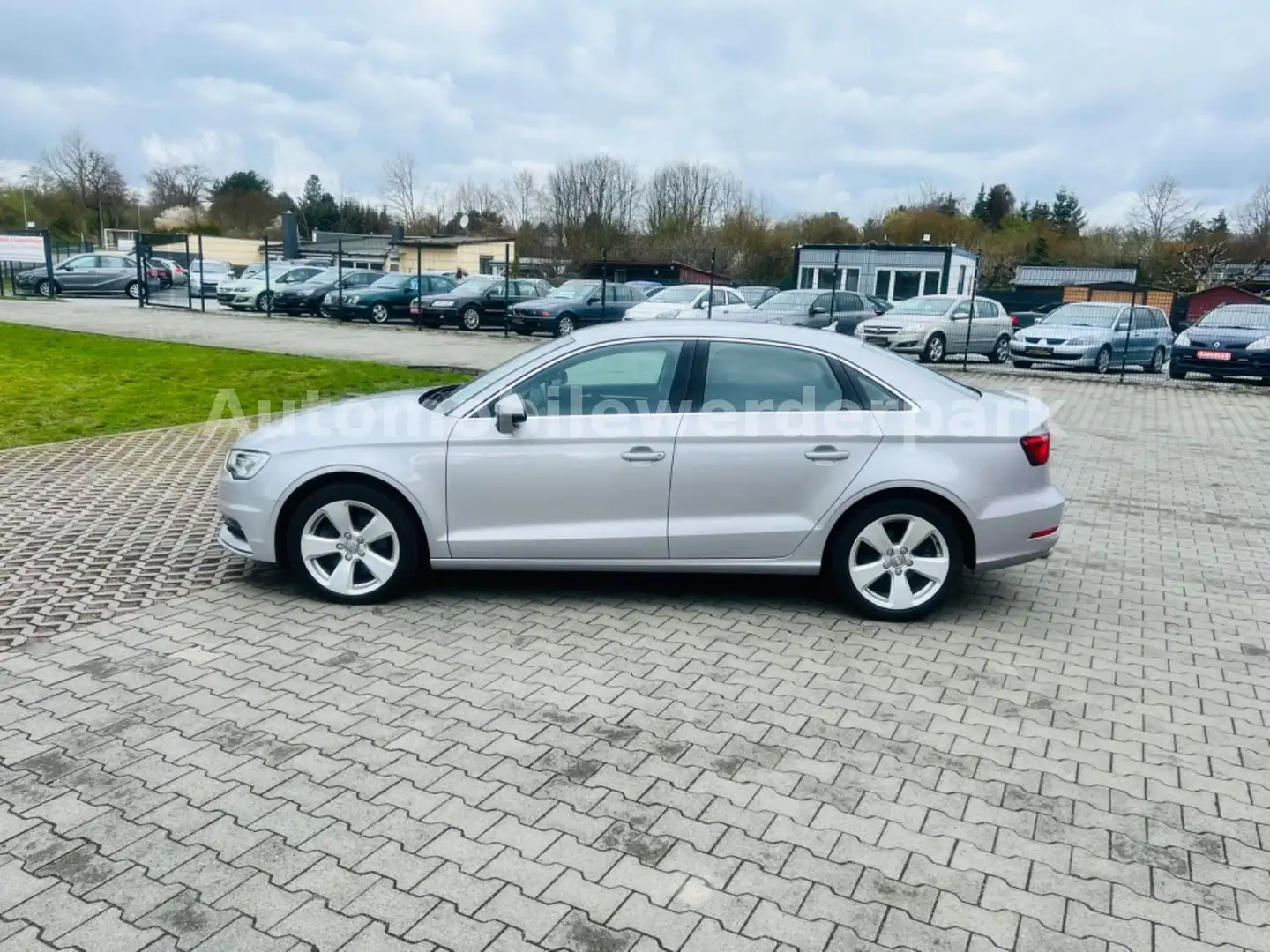 Audi A3 Lim. ambition Grau - 2