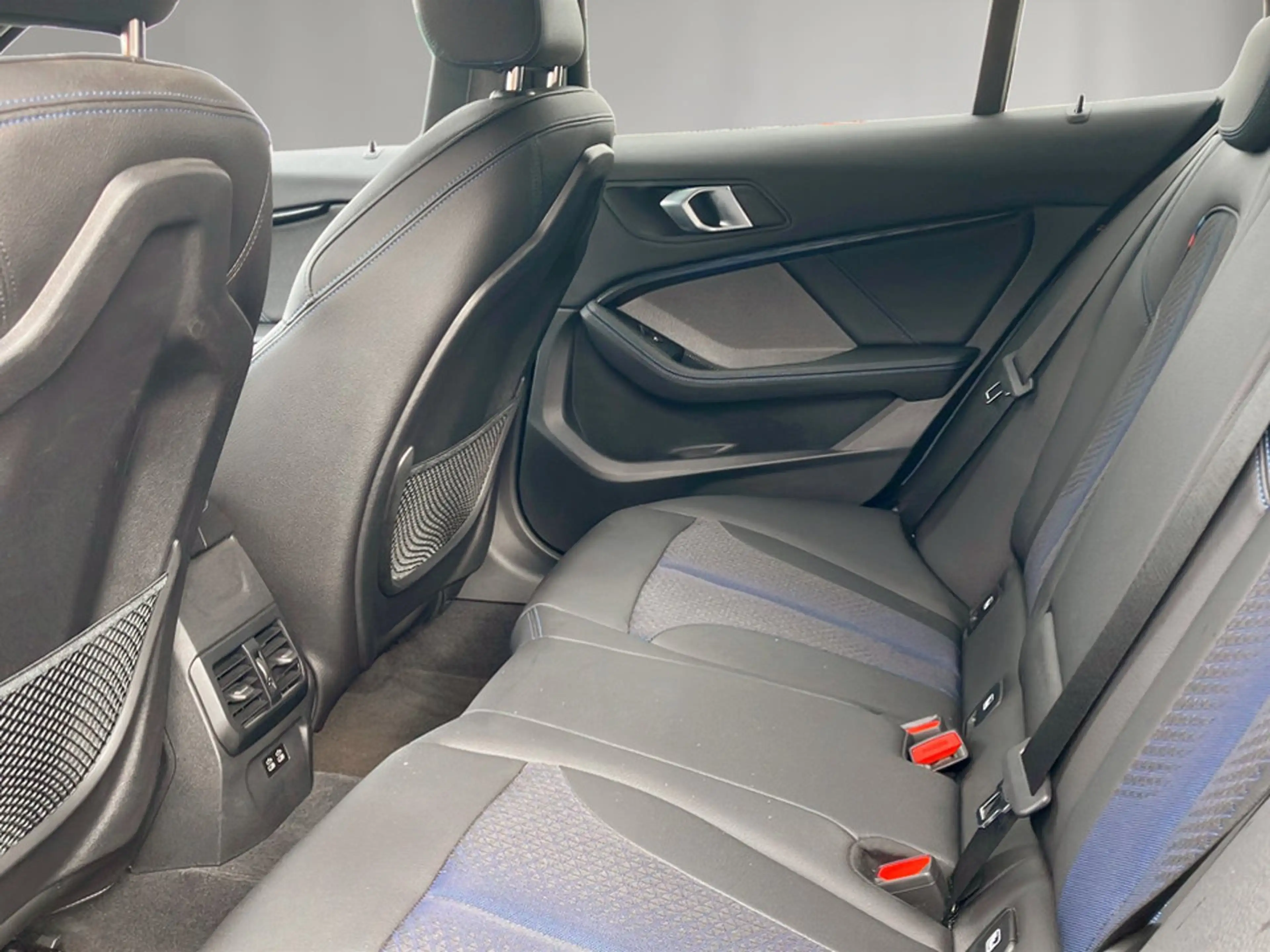 BMW 120 BMW 1 Lim. 120 i M Sport — photo 9