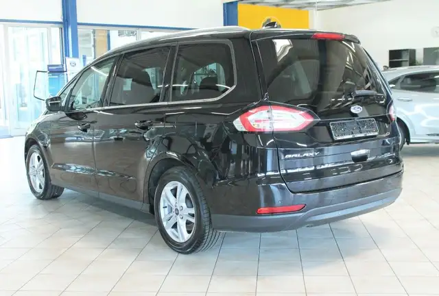 Ford Galaxy view 4
