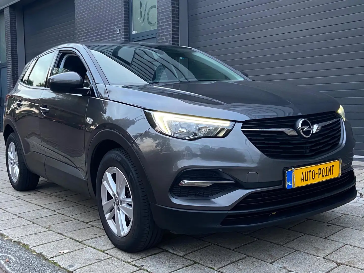 Opel Grandland X 1.2 Turbo NAVI/CRUISE/PDC/79900KM/KEURIG Gris - 2