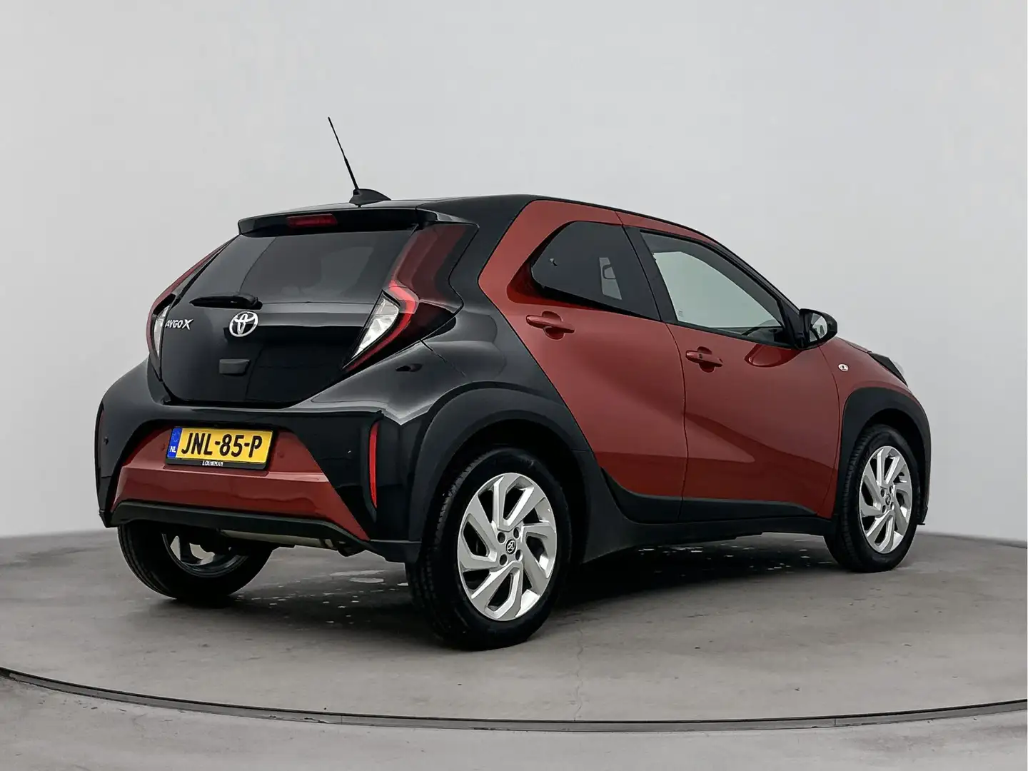 Toyota Aygo X 1.0 VVT-i S-CVT Envy Limited | Automaat | Stoelver Rood - 2