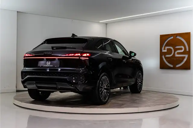 Audi Q3 view 5