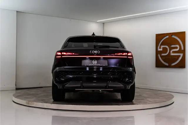 Audi Q3 view 4