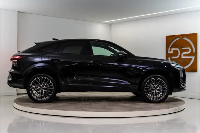 Audi Q3 view 6