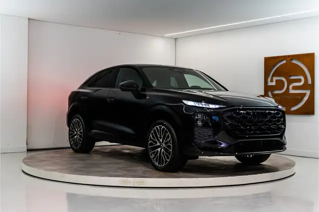 Audi Q3 view 7