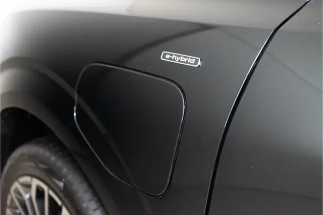 Audi Q3 view 15