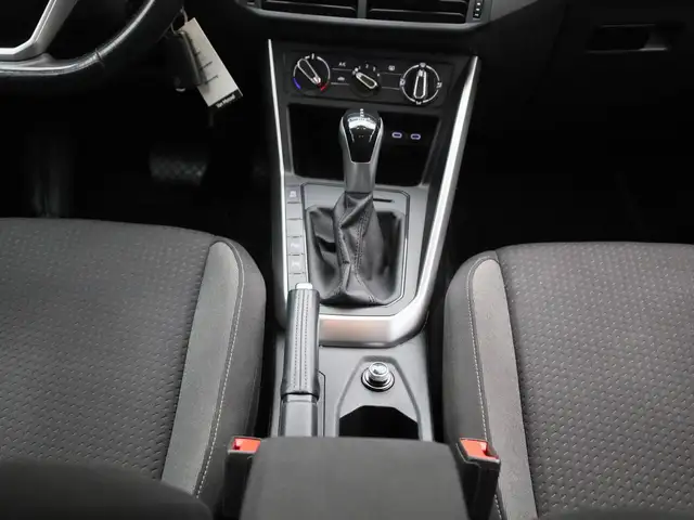 Volkswagen Polo view 9