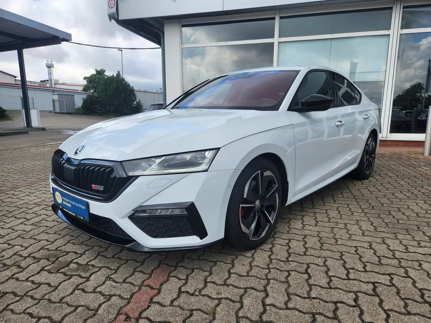 Skoda Octavia RS 2.0 TDI DSG LED AHK HeadUp Memory Navi elektr. Weiß - 2
