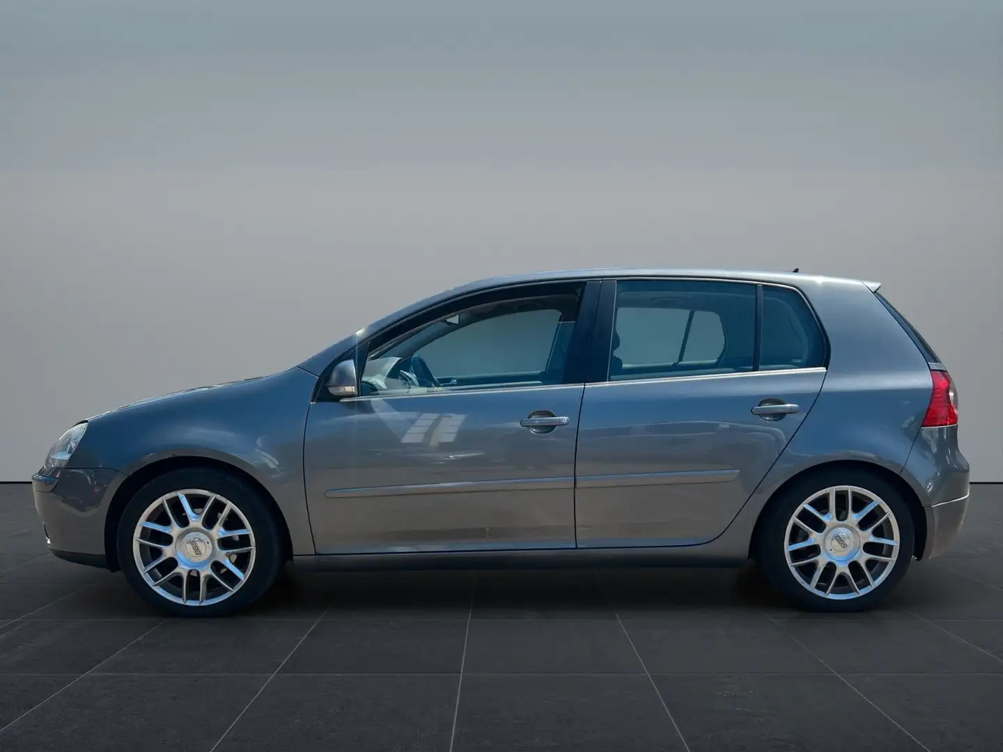 Volkswagen Golf 5 V *2.0 TDI*limo* NAVI*AHK* - 2