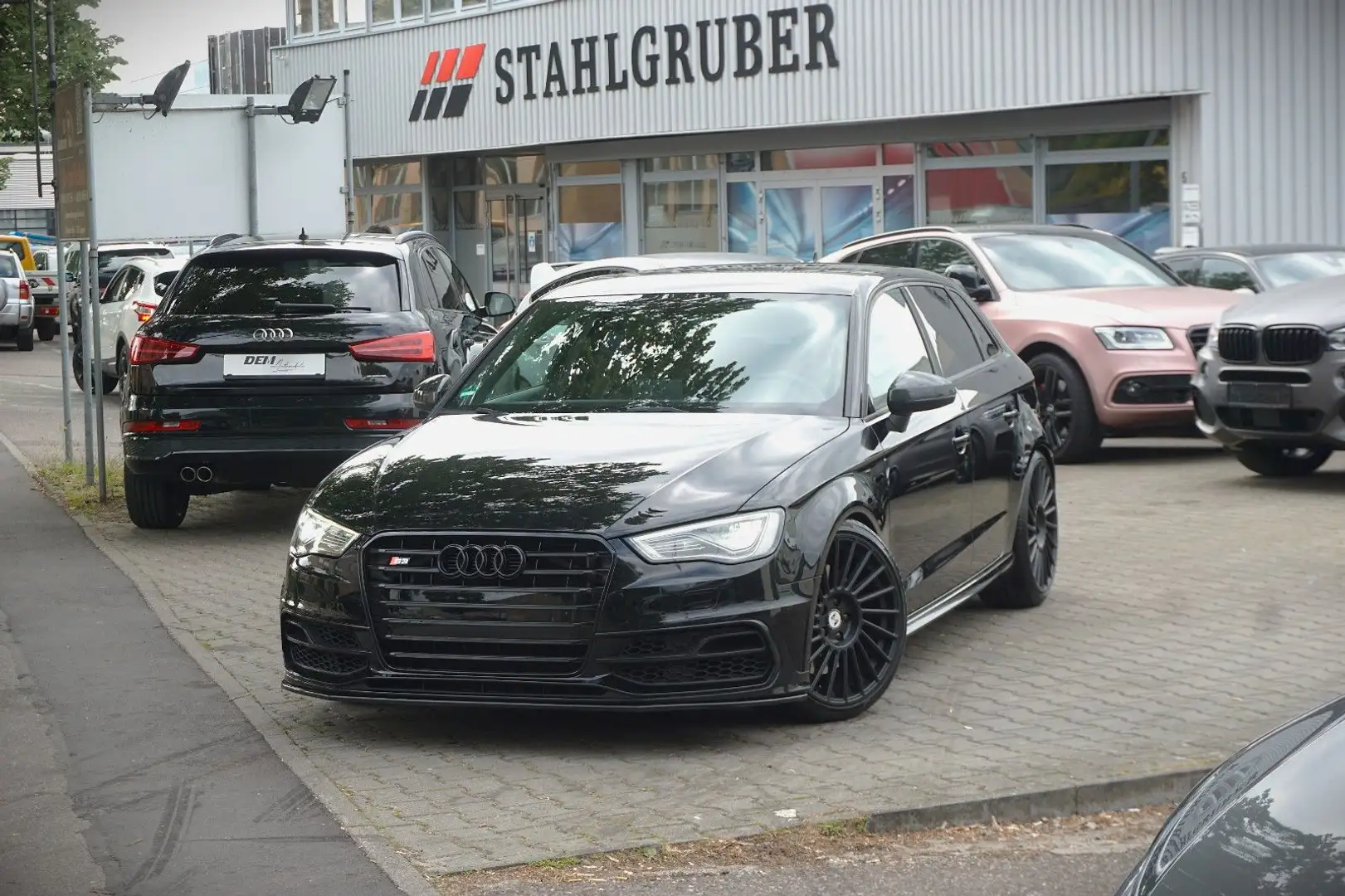 Audi S3 Sportback 2.0 TFSI quattro / S-Tronic / Černá - 1