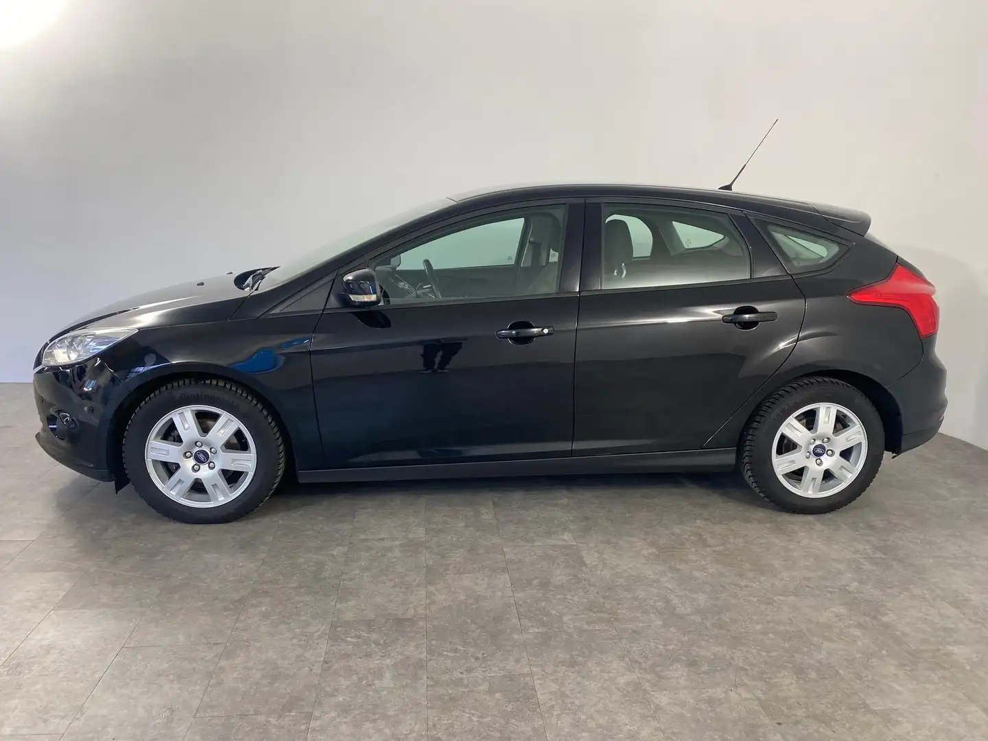 Ford Focus Trend AHK*PDC 74 kW (101 PS), Schalt. 5-Gang Schwarz - 2