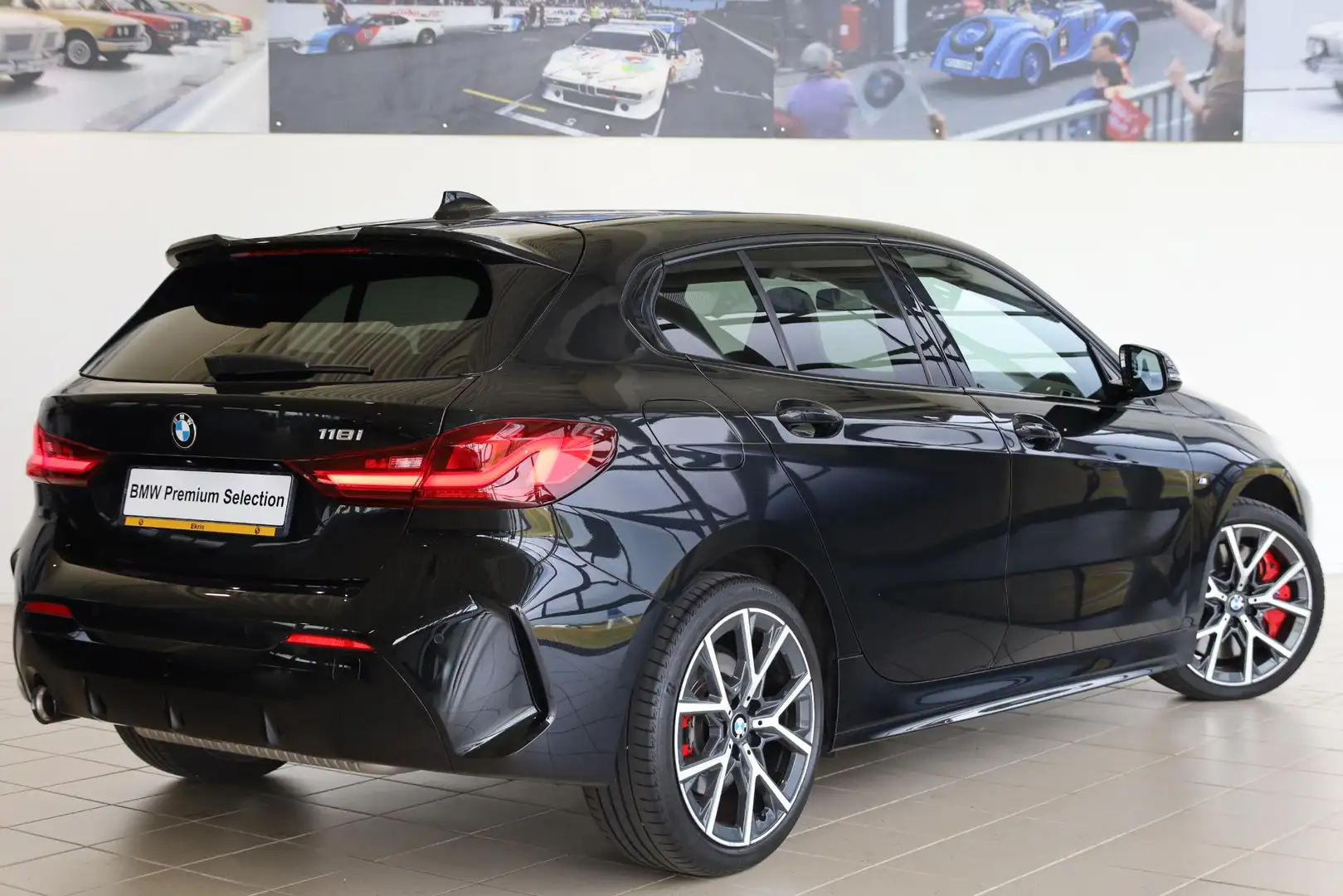 BMW 118 1 Serie 5-deurs 118i M Sportpakket Pro | ColorVisi Zwart - 2